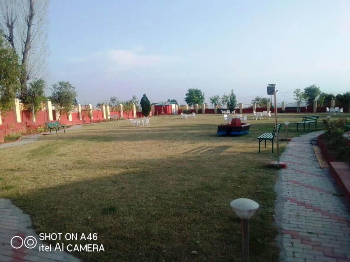 Pops Resort Pālampur Esterno foto