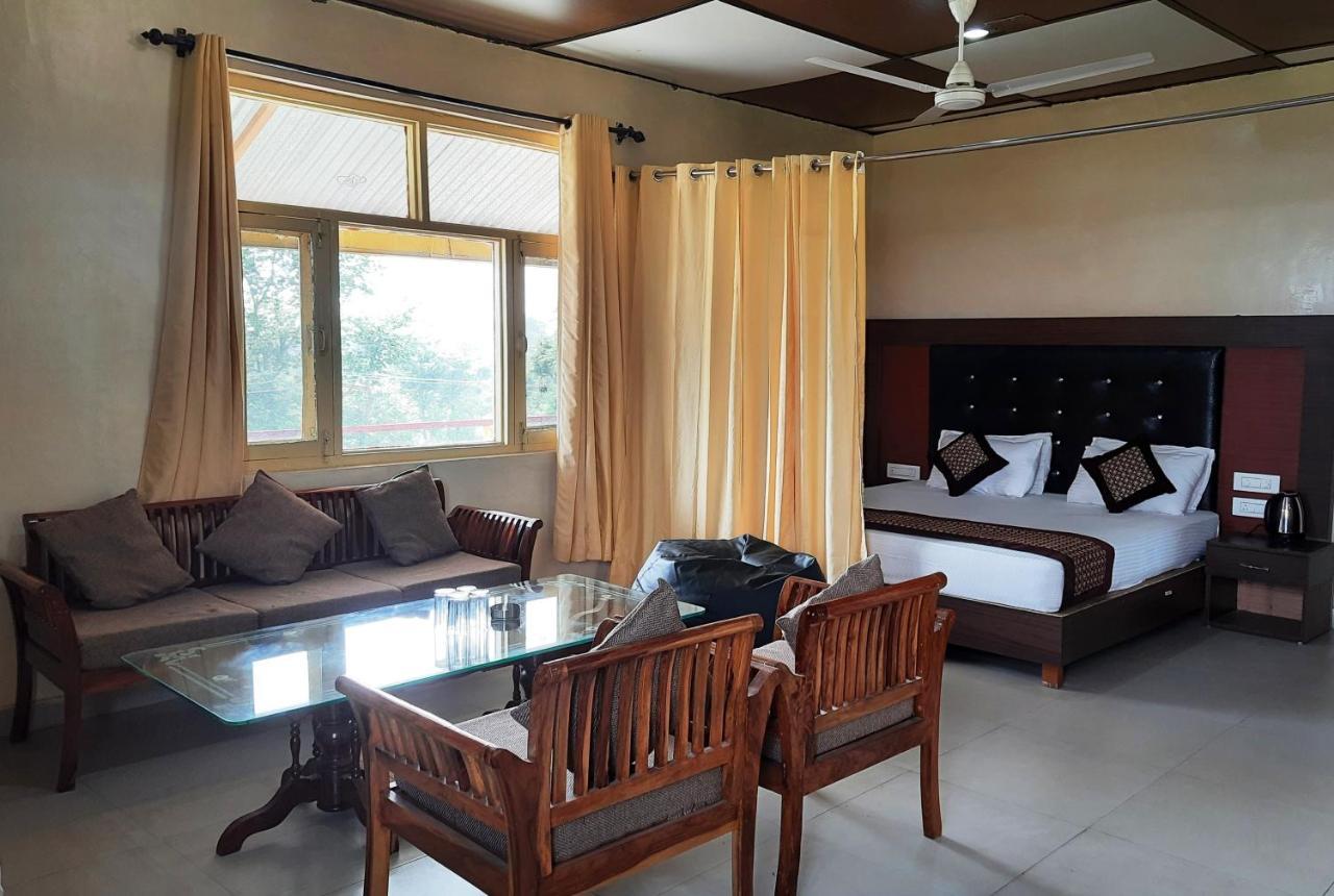 Pops Resort Pālampur Esterno foto