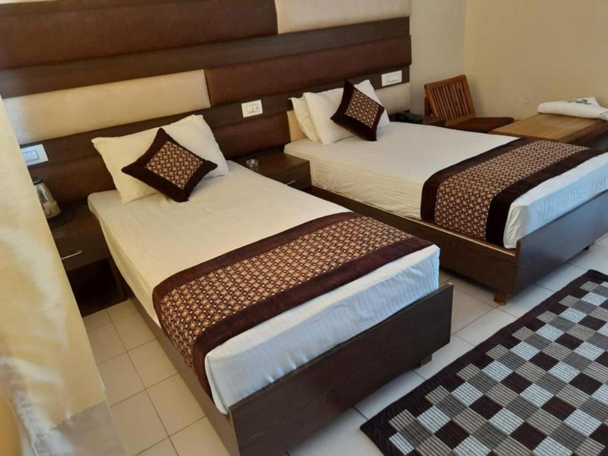 Pops Resort Pālampur Esterno foto