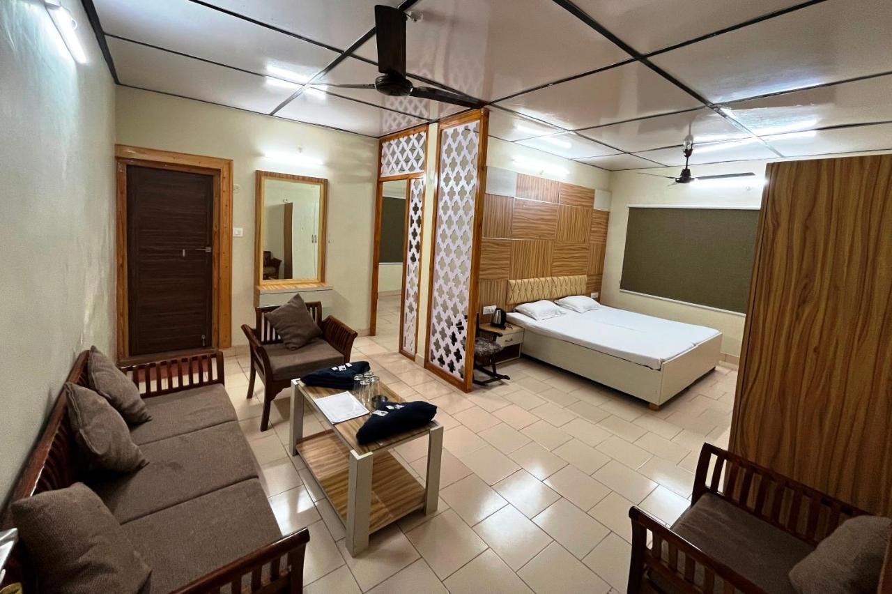 Pops Resort Pālampur Esterno foto