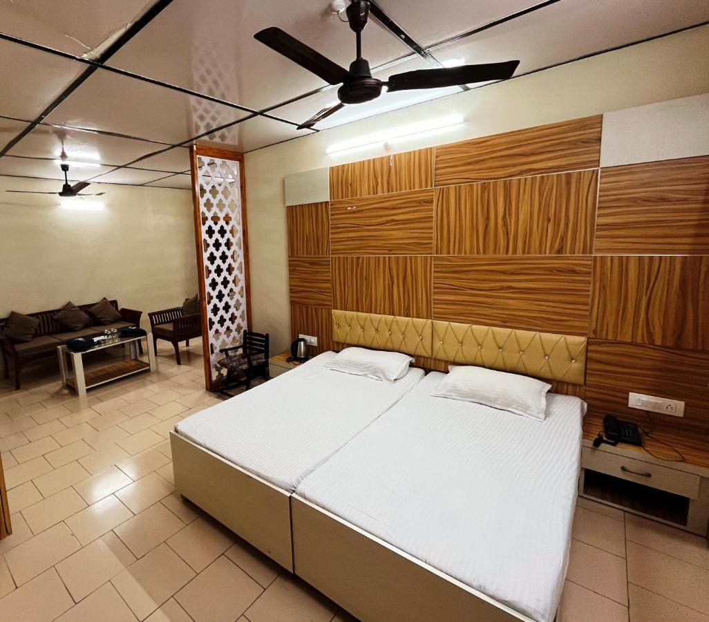 Pops Resort Pālampur Esterno foto