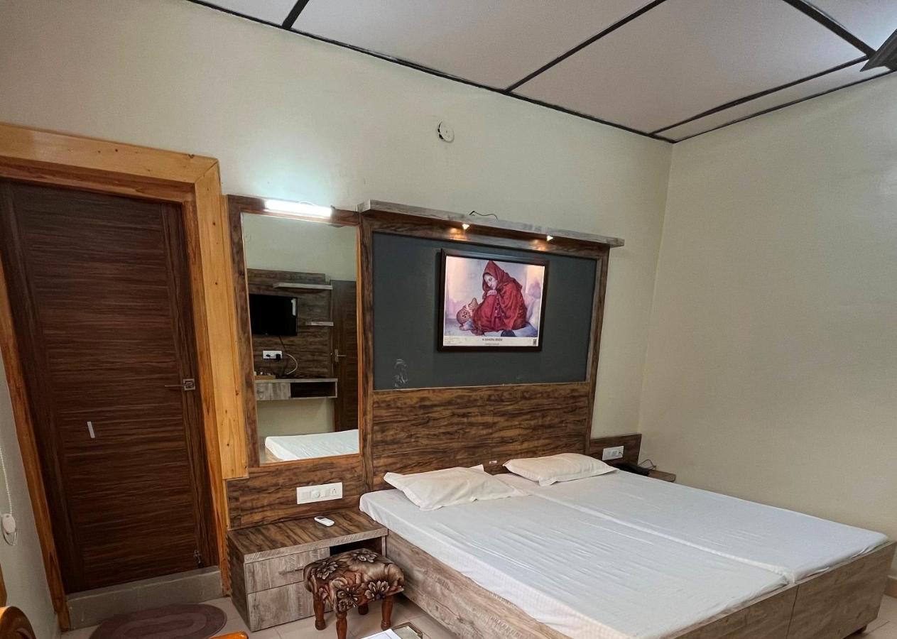 Pops Resort Pālampur Esterno foto