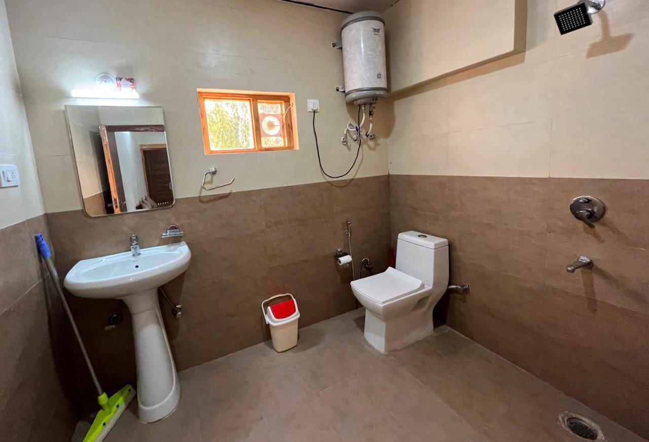 Pops Resort Pālampur Esterno foto
