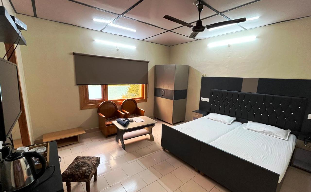 Pops Resort Pālampur Esterno foto