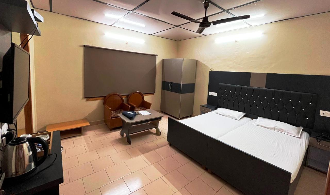 Pops Resort Pālampur Esterno foto