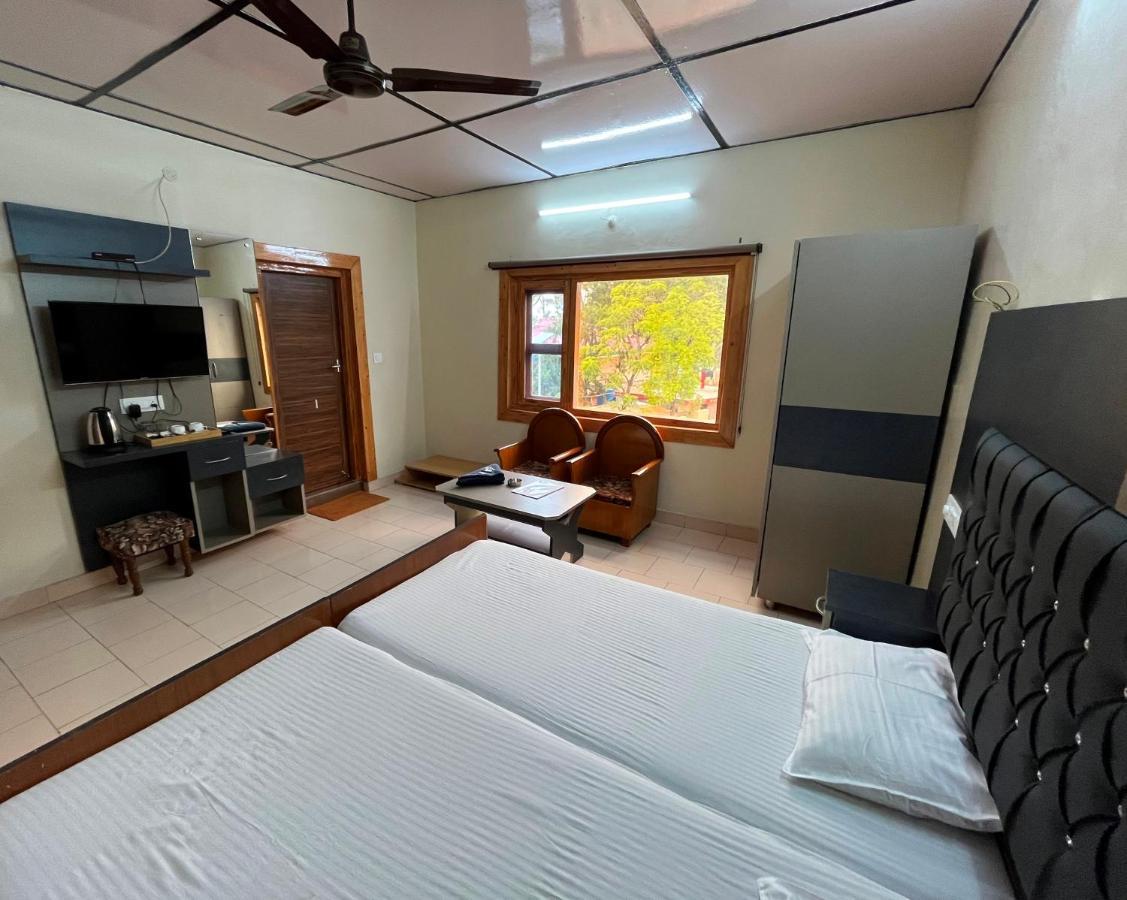 Pops Resort Pālampur Esterno foto