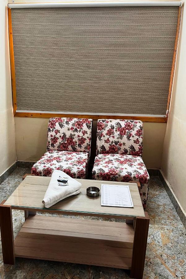 Pops Resort Pālampur Esterno foto