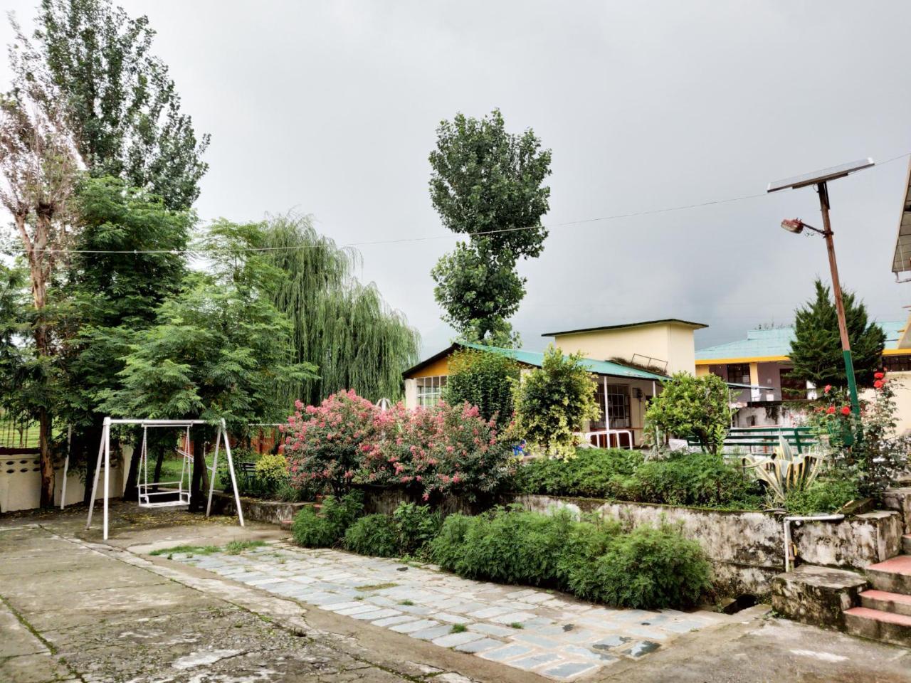Pops Resort Pālampur Esterno foto