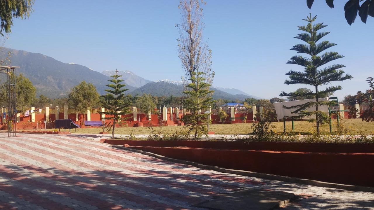 Pops Resort Pālampur Esterno foto