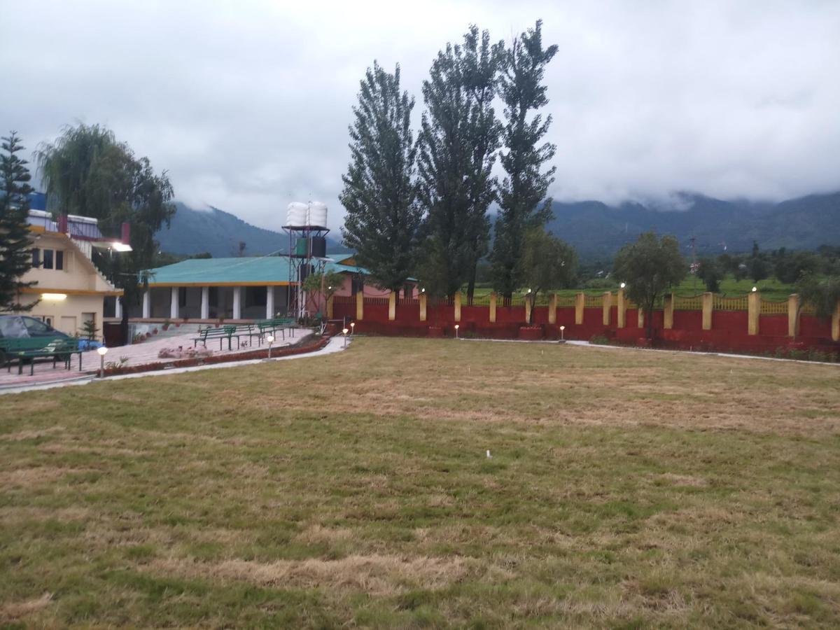 Pops Resort Pālampur Esterno foto